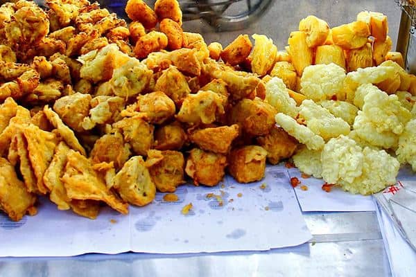 Hindari makanan yang dapat menyebabkan mabuk, 1. Makan secukupnya saja, 2. Hindari makanan yang dapat menyebabkan mabuk, 3. Tidak membaca saat perjalanan, 4. Jaga suhu udara di dalam kendaraan, 5. Pastikan tempat duduk Anda nyaman, 6. Hindari penggunaan pewangi yang menyengat, 7. Duduk di bangku depan sebelah pengemudi, 8. Hindari jalanan yang tidak rata, 9. Cukup tidur sebelum pergi, 10. Minum obat anti mabuk