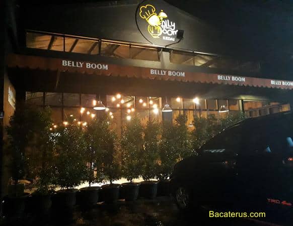 belly boom, Apa aja sih menunya?, Lokasinya dimana sih?, Bagaimana Interiornya?, Bedanya dengan tempat makan lain apa aja sih?