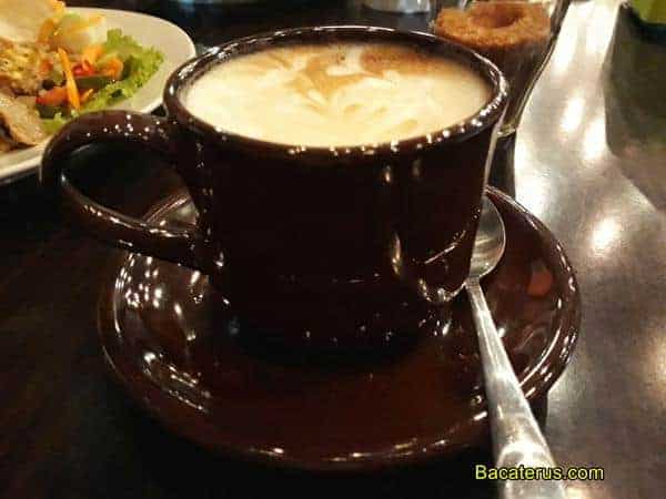 kopi, Apa aja sih menunya?, Lokasinya dimana sih?, Bagaimana Interiornya?, Bedanya dengan tempat makan lain apa aja sih?