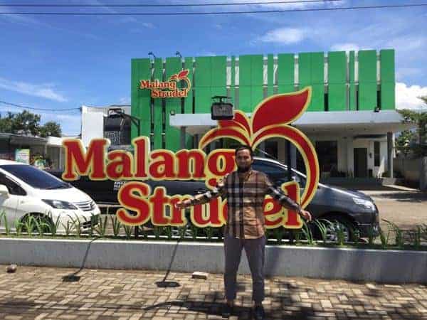 Malang Strudel, 1. Kampoeng Roti, 2. Citra Kendedes Cake & Bakery, 3. Spikoe Hana, 4. Pia Cap Mangkok, 5. Dea Cake & Bakery, 6. Istana Kue, 7. Malang Strudel, 8. Rezzen Cake & Bakery, 9. Toko Kue Sara, 10. Dapur Cokelat