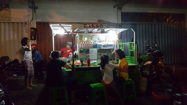 Bakso Omen, 1. Bakso Pak Seger, 2. Bakso Jalil, 3. Bakso Koya Pak Ateng, 4. Bakso Rindu Malam, 5. Bakso Pak War, 6. Bakso Jamur &amp; Keju Bintoro, 7. Baso Daging Sapi &amp; Es Teller Tanjung Anom, 8. Bakso Omen, 9. Bakso Ketabang Kali, 10. Bakso Bonet