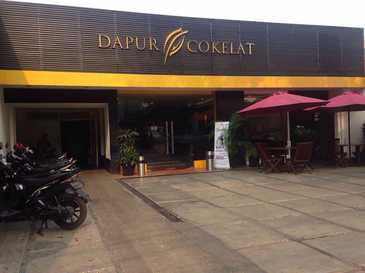Dapur Cokelat, 1. Suisse Bakery, 2. Majestyk Bakery &amp; Cake Shop, 3. Toko Kue Vivi, 4. Santa 88 Cake, Bakery &amp; Restaurant, 5. Delicious Bakery, 6. Pand’or, 7. Dapur Cokelat, 8. Dynamic Bakery, 9. Martha Cake Shop, 10. Okky Bakery