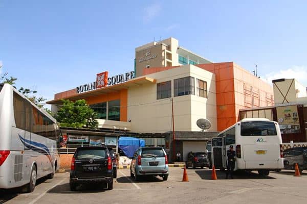 Botani Square, 1. Plaza Jambu Dua, 2. Botani Square, 3. SKI Tajur, 4. Eka Lokasari Plaza (Lippo Plaza), 5. Bogor Trade Mall, 6. Metropolitan Mall Cileungsi, 7. Cibinong City Mall, 8. Pusat Grosir Bogor, 9. Dewi Sartika Plaza, 10. Sentra Sepatu &amp; Sandal Ciomas dan Ciapus
