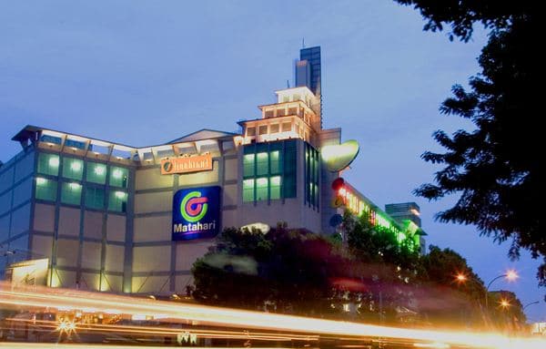 Eka Lokasari Plaza, 1. Plaza Jambu Dua, 2. Botani Square, 3. SKI Tajur, 4. Eka Lokasari Plaza (Lippo Plaza), 5. Bogor Trade Mall, 6. Metropolitan Mall Cileungsi, 7. Cibinong City Mall, 8. Pusat Grosir Bogor, 9. Dewi Sartika Plaza, 10. Sentra Sepatu &amp; Sandal Ciomas dan Ciapus