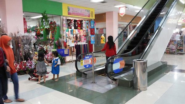 ITC Mega Grosir Surabaya, 1. Pusat Grosir Surabaya (PGS), 2. Darmo Trade Center (DTC), 3. Pasar Atom Mall, 4. Jembatan Merah Plaza, 5. Pasar Genteng Baru, 6. Jalan Semarang, 7. Hi-Tech Mall, 8. ITC Mega Grosir Surabaya, 9. Royal Plaza, 10. Pasar Maling