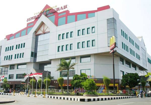 Jembatan Merah Plaza, 1. Pusat Grosir Surabaya (PGS), 2. Darmo Trade Center (DTC), 3. Pasar Atom Mall, 4. Jembatan Merah Plaza, 5. Pasar Genteng Baru, 6. Jalan Semarang, 7. Hi-Tech Mall, 8. ITC Mega Grosir Surabaya, 9. Royal Plaza, 10. Pasar Maling