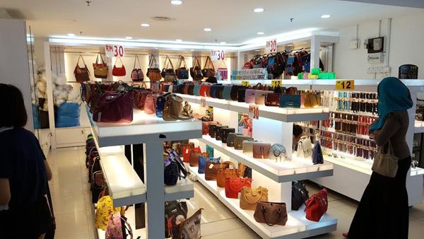 Kenanga Wholesale City, 1. Fahrenheit 88, 2. Galeri Kota Kuala Lumpur, 3. Kuala Lumpur Craft Complex, 4. Kasturi Walk, 5. Central Market, 6. Kenanga Wholesale City, 7. Petaling Street, 8. Plaza Low Yat, 9. Sungei Wang Plaza