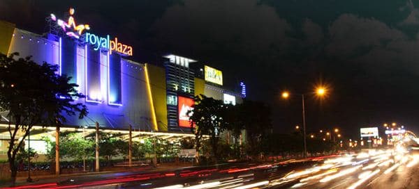 Royal Plaza, 1. Pusat Grosir Surabaya (PGS), 2. Darmo Trade Center (DTC), 3. Pasar Atom Mall, 4. Jembatan Merah Plaza, 5. Pasar Genteng Baru, 6. Jalan Semarang, 7. Hi-Tech Mall, 8. ITC Mega Grosir Surabaya, 9. Royal Plaza, 10. Pasar Maling