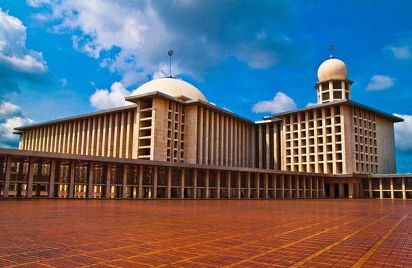 Masjid Istiqlal, 1. Kota Tua, 2. Pelabuhan Sunda Kelapa, 3. Museum Taman Prasasti, 4. Hutan Mangrove Pantai Indah Kapuk, 5. Ancol, 6. Museum Bank Indonesia, 7. Bundaran Hotel Indonesia, 8. Monumen Nasional, 9. Petak 9 Glodok, 10. Masjid Istiqlal &amp; Gereja Katedral Jakarta, 11. Taman Mini Indonesia Indah, 12. Rumah Akar, 13. Hauwke’s Auto Gallery, 14. Kepulauan Seribu, 15. Toko Merah