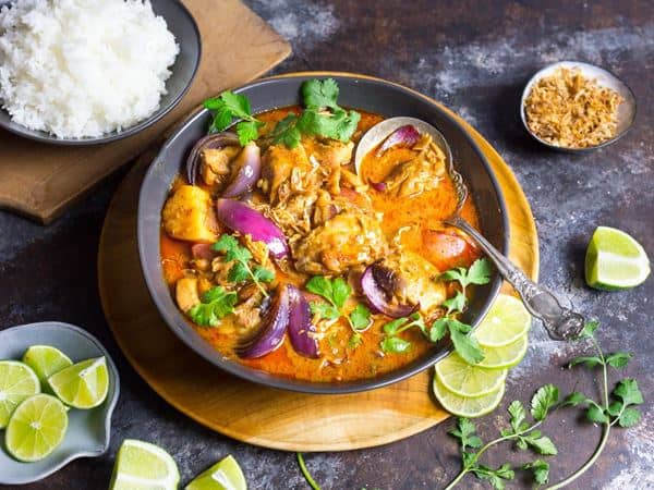 Massaman Curry, 1. Tom Yam, 2. Guay Teow Rhua, 3. Khao Pad, 4. Jim Jum, 5. Sai Oua, 6. Gai Yang, 7. Kanom Jeen, 8. Kaeng Phet, 9. Som Tum, 10. Kao Na Phet, 11. Yam Nua, 12. Gaeng Keow Wan Kai, 13. Kai Med Ma Muang, 14. Kao Moo Dang, 15. Massaman Curry