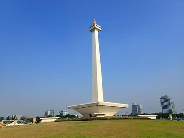 Monumen Nasional, 1. Kota Tua, 2. Pelabuhan Sunda Kelapa, 3. Museum Taman Prasasti, 4. Hutan Mangrove Pantai Indah Kapuk, 5. Ancol, 6. Museum Bank Indonesia, 7. Bundaran Hotel Indonesia, 8. Monumen Nasional, 9. Petak 9 Glodok, 10. Masjid Istiqlal &amp; Gereja Katedral Jakarta, 11. Taman Mini Indonesia Indah, 12. Rumah Akar, 13. Hauwke’s Auto Gallery, 14. Kepulauan Seribu, 15. Toko Merah