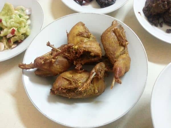 Burung Punai, 1. Chai Kwe / Choi Pan, 2. Bakmi Kepiting, 3. Pengkang, 4. Jorong-jorong, 5. Sotong Pangkong, 6. Lek Tau Suan, 7. Bubur Ikan, 8. Burung Punai, 9. Sagu Gunting, 10. Es Krim Petrus