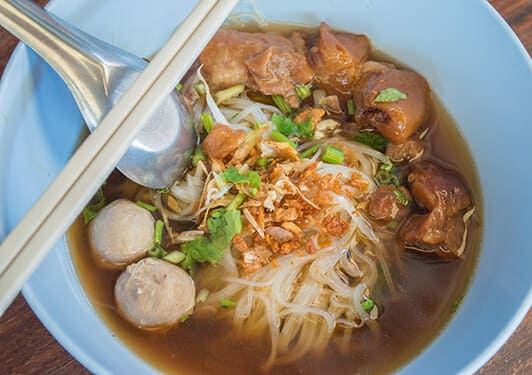 Guay Teow Rhua, 1. Tom Yam, 2. Guay Teow Rhua, 3. Khao Pad, 4. Jim Jum, 5. Sai Oua, 6. Gai Yang, 7. Kanom Jeen, 8. Kaeng Phet, 9. Som Tum, 10. Kao Na Phet, 11. Yam Nua, 12. Gaeng Keow Wan Kai, 13. Kai Med Ma Muang, 14. Kao Moo Dang, 15. Massaman Curry