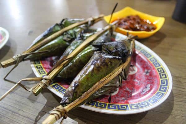 Pengkang, 1. Chai Kwe / Choi Pan, 2. Bakmi Kepiting, 3. Pengkang, 4. Jorong-jorong, 5. Sotong Pangkong, 6. Lek Tau Suan, 7. Bubur Ikan, 8. Burung Punai, 9. Sagu Gunting, 10. Es Krim Petrus