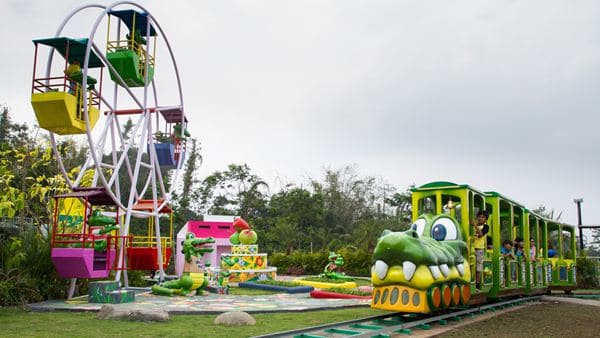 Predator Fun Park, 1. Jawa Timur Park, 2. Batu Secret Zoo, 3. Batu Night Spectacular, 4. Museum Angkut, 5. Kusuma Agrowisata, 6. Selecta, 7. Taman Kelinci, 8. BeSS Resort & Waterpark, 9. Predator Fun Park, 10. Hawai Waterpark