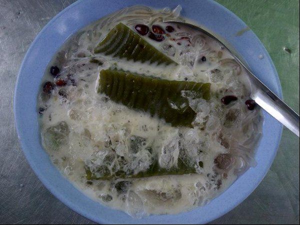 Sagu Gunting, 1. Chai Kwe / Choi Pan, 2. Bakmi Kepiting, 3. Pengkang, 4. Jorong-jorong, 5. Sotong Pangkong, 6. Lek Tau Suan, 7. Bubur Ikan, 8. Burung Punai, 9. Sagu Gunting, 10. Es Krim Petrus
