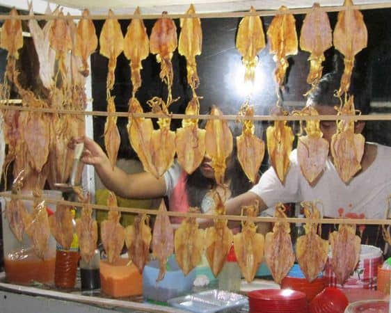 Sotong Pangkong, 1. Chai Kwe / Choi Pan, 2. Bakmi Kepiting, 3. Pengkang, 4. Jorong-jorong, 5. Sotong Pangkong, 6. Lek Tau Suan, 7. Bubur Ikan, 8. Burung Punai, 9. Sagu Gunting, 10. Es Krim Petrus