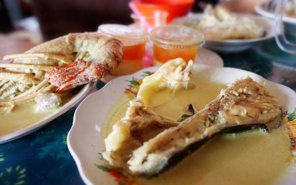 Gangan Paliat, 1. Soto Banjar, 2. Patin Baubar, 3. Nasi Kuning Banjar, 4. Mandai, 5. Gangan Paliat, 6. Ketupat Kandangan, 7. Iwak Karing Sapat, 8. Nasi Itik Gambut, 9. Sate Tulang, 10. Lontong Orari