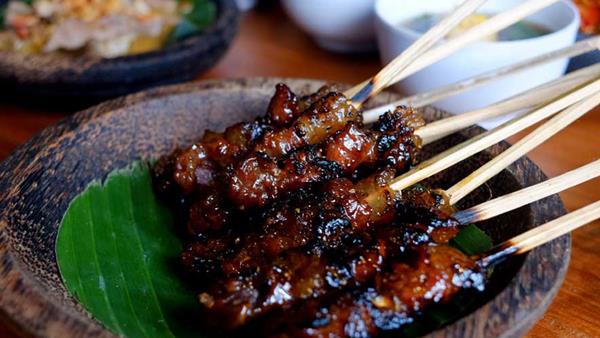 Sate Maranggi, 1. Es Ciming, 2. Gula Aren Cikeris, 3. Sate Maranggi, 4. Simping, 5. Peuyeum Bendul, 6. Kerupuk Ro
