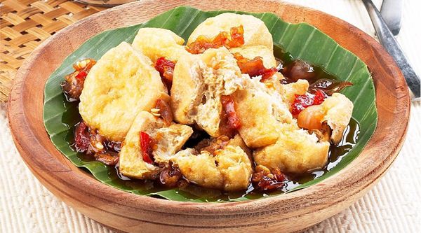 Tahu Gejrot, 1. Kue Apem, 2. Serabi, 3. Tahu Gejrot, 4. Kerupuk Melarat, 5. Sate Kentang, 6. Tape Ketan, 7. Rengginang, 8. Kue Gapit, 9. Rarawuan, 10. Gadungan