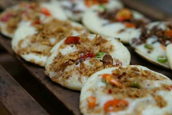 surabi jabar, 1. Nasi Tutug Oncom, 2. Empal Gentong, 3. Surabi, 4. Manisan Pala, 5. Mochi, 6. Lotek, 7. Karedok, 8. Peuyeum, 9. Mie Koclok, 10. Combro dan Misro, 11. Sate Maranggi, 12. Laksa Bogor, 13. Galendo, 14. Tahu Sumedang, 15. Nasi Jamblang, 16. Sate Aci, 17. Pedesan Entog, 18. Kupat Tahu Singaparna, 19. Tauco, 20. Dodol Garut, 21. Jalakotek, 22. Dodol Belimbing, 23. Burayot, 24. Kue Gonjing, 25. Wajit Cililin