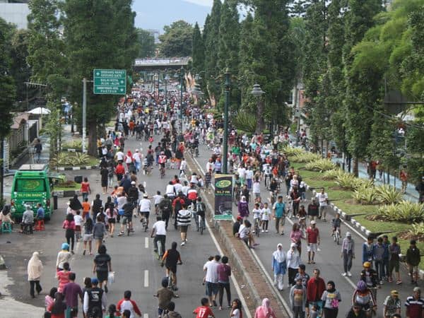 Car Free Day Dago, 1. Stadion Gelora Bandung Lautan Api, 2. Gor Saparua, 3. Car Free Day Asia Afrika, 4. Lapangan Tegalega, 5. Car Free Day Dago, 6. Taman Musik Centrum, 7. Alun-alun Bandung, 8. Taman Super Hero, 9. Skate Park, 10. Street Skate