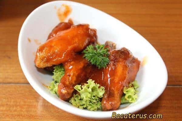 buffalo chicken wings, Konsep Café yang Berbeda, Fasilitas Eduplex, Multiple Options of Working Space, Namanya juga café, ya harus ada makanan dan minuman, Di mana sih tempatnya?
