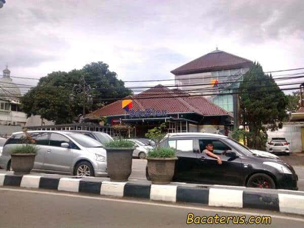 eduplex, Konsep Café yang Berbeda, Fasilitas Eduplex, Multiple Options of Working Space, Namanya juga café, ya harus ada makanan dan minuman, Di mana sih tempatnya?