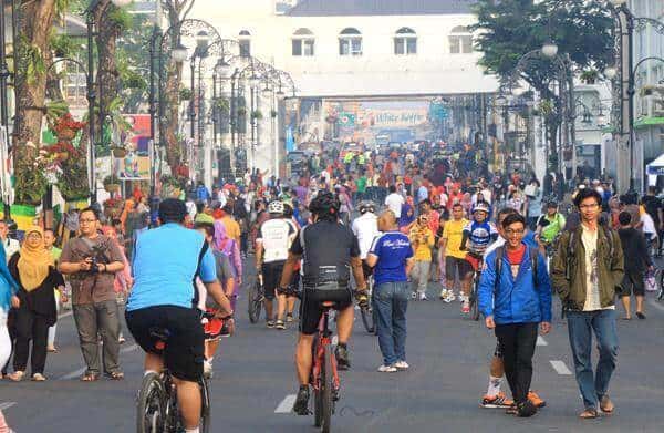 tempat bermain sepatu roda di bandung, 1. Stadion Gelora Bandung Lautan Api, 2. Gor Saparua, 3. Car Free Day Asia Afrika, 4. Lapangan Tegalega, 5. Car Free Day Dago, 6. Taman Musik Centrum, 7. Alun-alun Bandung, 8. Taman Super Hero, 9. Skate Park, 10. Street Skate