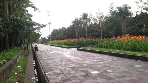Lapangan Tegalega, 1. Stadion Gelora Bandung Lautan Api, 2. Gor Saparua, 3. Car Free Day Asia Afrika, 4. Lapangan Tegalega, 5. Car Free Day Dago, 6. Taman Musik Centrum, 7. Alun-alun Bandung, 8. Taman Super Hero, 9. Skate Park, 10. Street Skate