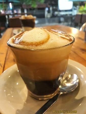 kopi karamel, Kenapa Diberi Nama Seulawah?, Suasana Seulawah Coffee, Menu Seulawah Coffee, Lokasi Seulawah Coffee