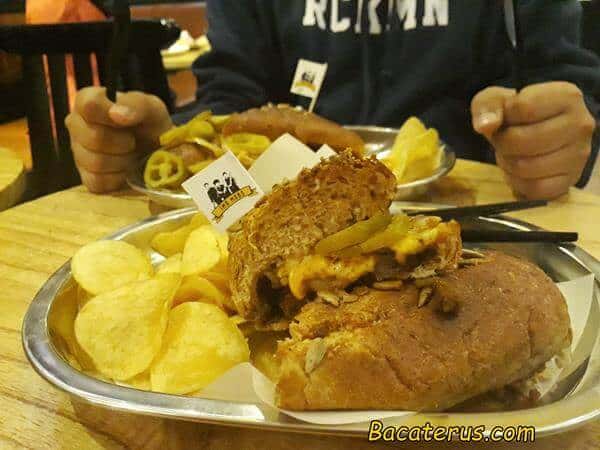 sanwich ima mobs 3, Asal Mula Sandwich, Sandwich di IMA MOBS, Menu IMA MOBS, Suasana di IMA MOBS, Lokasi IMA MOBS