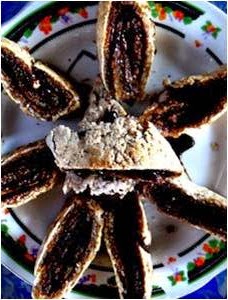 Martabak Sagu, 1. Papeda, 2. Ikan Bungkus, 3. Udang Selingkuh, 4. Sate Ulat Sagu, 5. Kue Lontar, 6. Ikan Bakar Manokwari, 7. Aunu Senebre, 8. Martabak Sagu, 9. Kue Bagea, 10. Sagu lempeng