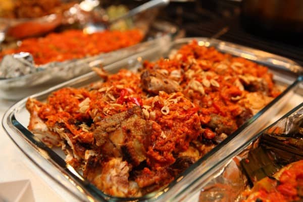Ayam Iloni, 1. Binte Biluhuta, 2. Ayam Iloni, 3. Tili Aya, 4. Ilabulo, 5. Kue Sabongi, 6. Es Brenebon, 7. Bilenthango, 8. Sayur Putungo, 9. Perkedel Nike, 10. Sate Tuna