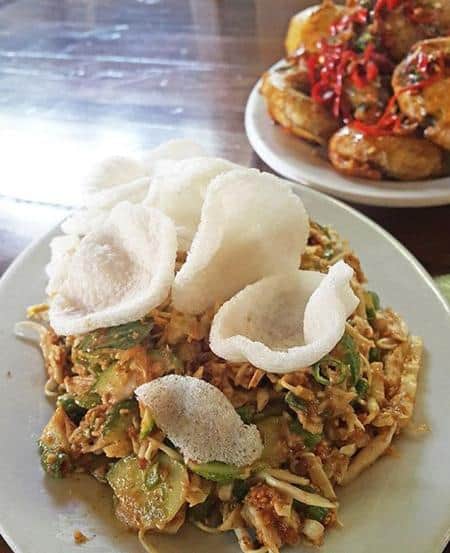 Paviliun Sunda, 1. Nasi Bancakan, 2. RM Alas Daun, 3. Dapoer Pandan Wangi, 4. Raja Rasa, 5. Sindang Reret, 6. Paviliun Sunda, 7. RM Ampera, 8. Rumah Makan Boemi Mitoha, 9. Sambara Authentic Food, 10. De'Tuik Resto & Resort, 11. Rumah Makan Manjabal, 12. Saung Lesehan Mang Ipik, 13. Rumah Makan Khas Sunda Cibiuk, 14. Saung Pengkolan, 15. Punclut