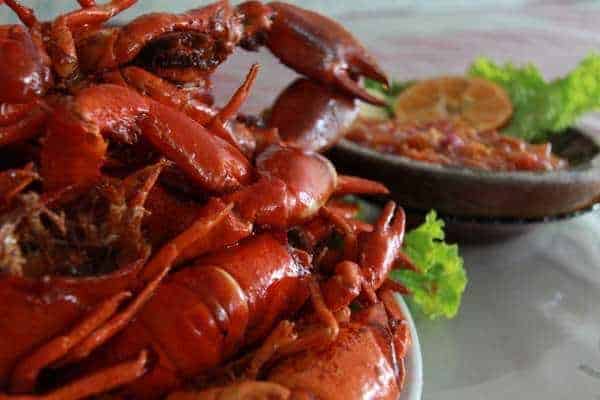 Udang Selingkuh, 1. Papeda, 2. Ikan Bungkus, 3. Udang Selingkuh, 4. Sate Ulat Sagu, 5. Kue Lontar, 6. Ikan Bakar Manokwari, 7. Aunu Senebre, 8. Martabak Sagu, 9. Kue Bagea, 10. Sagu lempeng