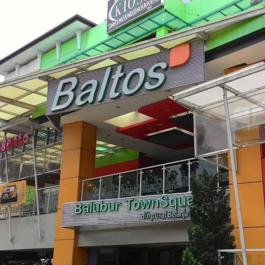 1. Pasar Andir Trade Center, 2. Pasar Baru Trade Center, 3. Balubur Town Square, 4. Pasar (Cimol) Gedebage, 5. ITC Kebon Kelapa, 6. Jalan Cihampelas, 7. Gang Tamim, 8. Pasar Kaget Gasibu, 9. Pasar Jumat Pusdai, 10. Paberik Badjoe Factory Outlet, 11. Factory Outlet