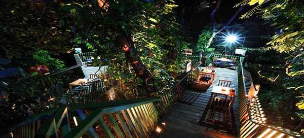 Babakan Siliwangi, 1. Cikapundung Riverspot, 2. Taman Vanda, 3. Caringin Tilu, 4. Bukit Moko, 5. Jalan Braga, 6. Bukit Bintang, 7. Orchid Forest Cikole, 8. Kawasan Asia-Afrika, 9. Cafe D’Pakar, 10. Babakan Siliwangi