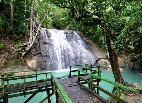 Air Terjun Wafsarak, 1. Raja Ampat, 2. Danau Sentani, 3. Taman Nasional Teluk Cendrawasih, 4. Pantai Bosnik, 5. Air Terjun Wafsarak, 6. Lembah Baliem, 7. Desa Sauwandarek, 8. Teluk Youtefa, 9. Danau Pianiai, 10. Taman Nasional Lorentz
