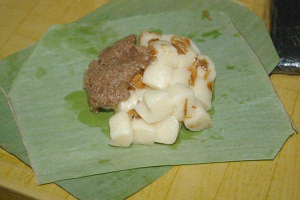 Balok Manes, 1. Rabeg Banten, 2. Nasi Sumsum, 3. Sate Bandeng, 4. Pecak Bandeng, 5. Kue Pasung Merah, 6. Sate Bebek Cibeber, 7. Balok Manes, 8. Angeun Lada, 9. Laksa Tangerang, 10. Kue Cucur