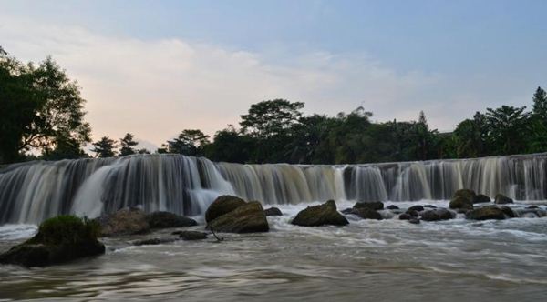 Curug Parigi, 1. Pantai Muara Beting, 2. Danau Cibeureum, 3. Curug Parigi, 4. Piramida Summarecon Bekasi, 5. Pantai Muara Gembong, 6. Hutan Kota Bekasi, 7. Taman Kemang Pratama, 8. Wisata Rumah Pohon, 9. Gedung Juang 45, 10. Kelenteng Hok Lay Kiong
