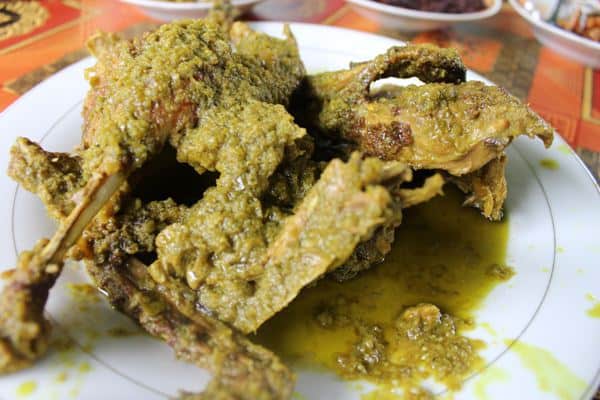 Gulai Itiak, 1. Ayam Pop, 2. Nasi Kapau, 3. Gajeboh, 4. Kalio Baluik, 5. Palai Rinuak, 6. Lamang Tapai, 7. Lompong Sagu, 8. Sala Lauak, 9. Gulai Itiak, 10. Bubur Kampiun