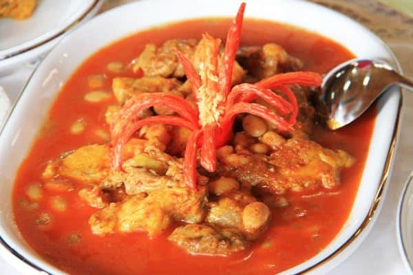 Gajeboh, 1. Ayam Pop, 2. Nasi Kapau, 3. Gajeboh, 4. Kalio Baluik, 5. Palai Rinuak, 6. Lamang Tapai, 7. Lompong Sagu, 8. Sala Lauak, 9. Gulai Itiak, 10. Bubur Kampiun