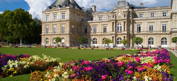 Jardin du Luxembourg, 1. Menara Eiffel, 2. Museum Louvre, 3. Arc de Triomphe, 4. Pont des Arts, 5. Sungai Seine, 6. Sacré Cœur, 7. Le Marais, 8. Jardin du Luxembourg, 9. Katedral Notre Dame, 10. Place De La Concorde