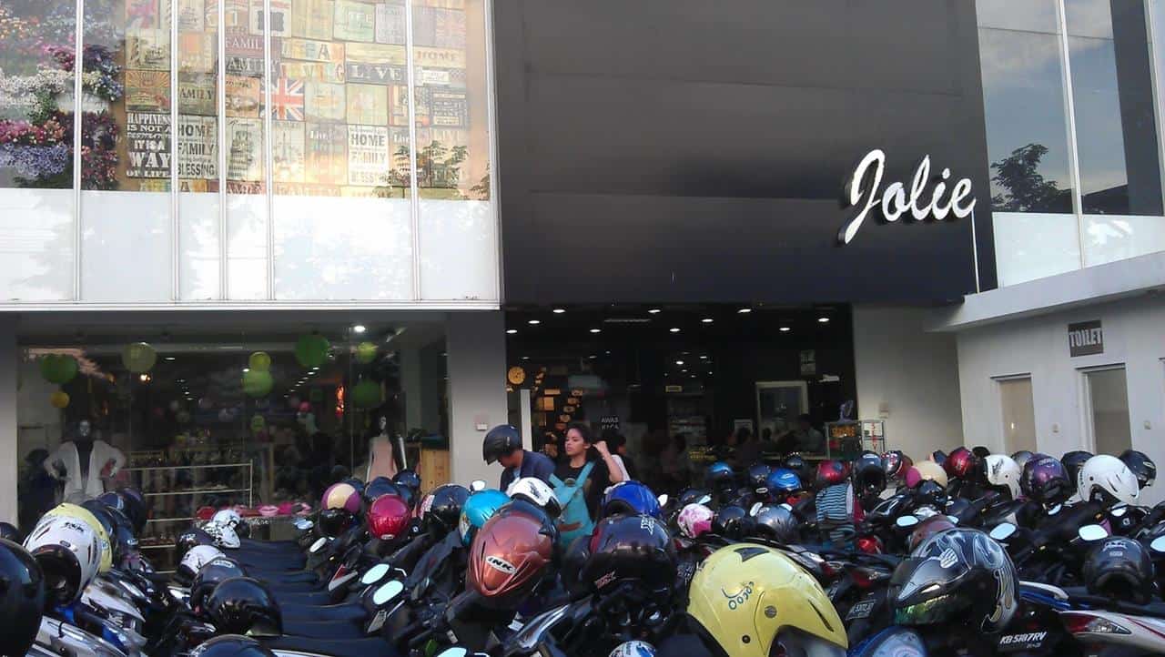 Jolie Jogja Wirobrajan, 1. Sakola, 2. Jolie Jogja Wirobrajan, 3. Pasar Klithikan Pakuncen, 4. Outlet Blue, 5. Jalan Mataram, 6. Dusun Manding, Bantul, 7. Jalan Malioboro
