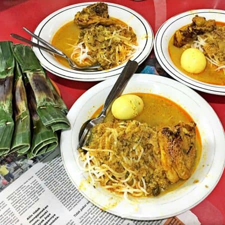 Laksa Tangerang, 1. Rabeg Banten, 2. Nasi Sumsum, 3. Sate Bandeng, 4. Pecak Bandeng, 5. Kue Pasung Merah, 6. Sate Bebek Cibeber, 7. Balok Manes, 8. Angeun Lada, 9. Laksa Tangerang, 10. Kue Cucur