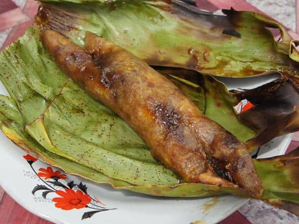 Lompong Sagu, 1. Ayam Pop, 2. Nasi Kapau, 3. Gajeboh, 4. Kalio Baluik, 5. Palai Rinuak, 6. Lamang Tapai, 7. Lompong Sagu, 8. Sala Lauak, 9. Gulai Itiak, 10. Bubur Kampiun