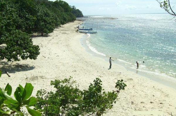 Pantai Muara Gembong, 1. Pantai Muara Beting, 2. Danau Cibeureum, 3. Curug Parigi, 4. Piramida Summarecon Bekasi, 5. Pantai Muara Gembong, 6. Hutan Kota Bekasi, 7. Taman Kemang Pratama, 8. Wisata Rumah Pohon, 9. Gedung Juang 45, 10. Kelenteng Hok Lay Kiong