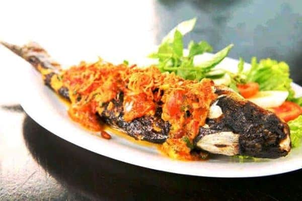 Pecak Bandeng, 1. Rabeg Banten, 2. Nasi Sumsum, 3. Sate Bandeng, 4. Pecak Bandeng, 5. Kue Pasung Merah, 6. Sate Bebek Cibeber, 7. Balok Manes, 8. Angeun Lada, 9. Laksa Tangerang, 10. Kue Cucur
