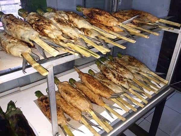 Sate Bandeng, 1. Rabeg Banten, 2. Nasi Sumsum, 3. Sate Bandeng, 4. Pecak Bandeng, 5. Kue Pasung Merah, 6. Sate Bebek Cibeber, 7. Balok Manes, 8. Angeun Lada, 9. Laksa Tangerang, 10. Kue Cucur